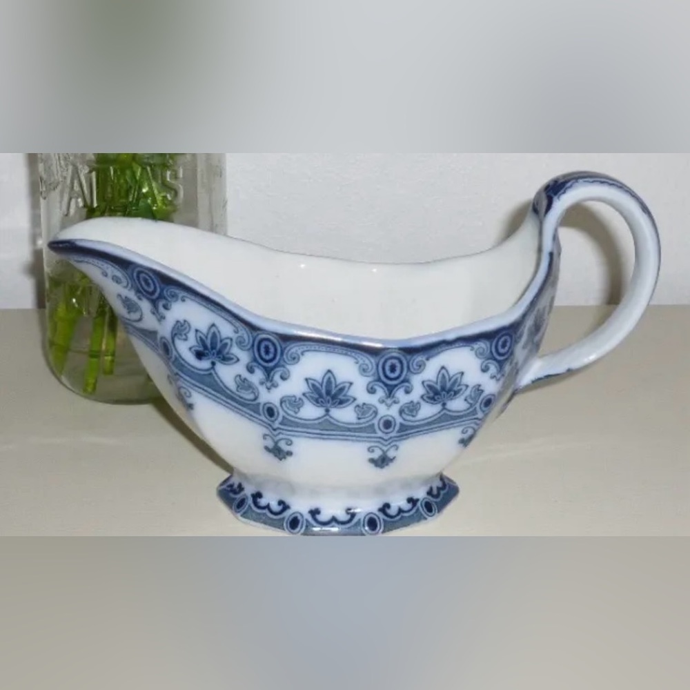 1800’s ANTIQUE flow cornflower BLUE WHITE FLORAL GRAVY BOAT FORD & SONS ENGLAND
